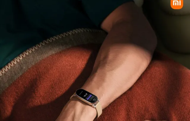 un brazo con un reloj inteligente