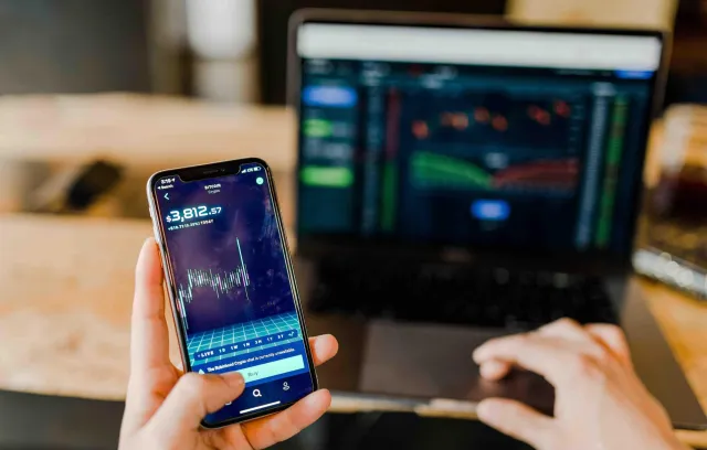 Foto de <a href="https://unsplash.com/@austindistel?utm_source=unsplash&utm_medium=referral&utm_content=creditCopyText">Austin Distel</a> en <a href="https://unsplash.com/es/s/fotos/fintech?utm_source=unsplash&utm_medium=referral&utm_content=creditCopyText">Unsplash</a>   