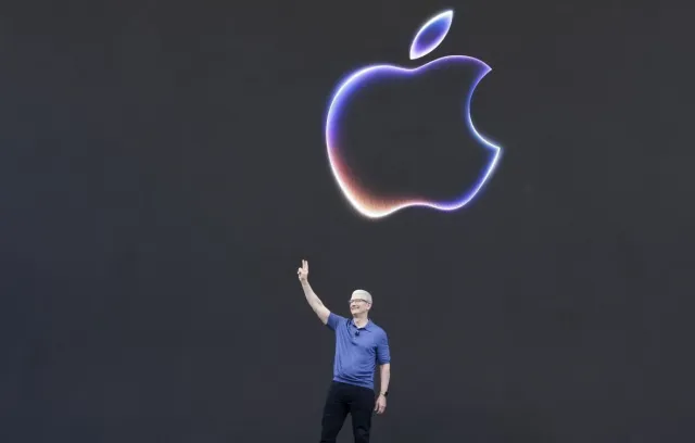 Tim Cook en el Apple WWDC 2024