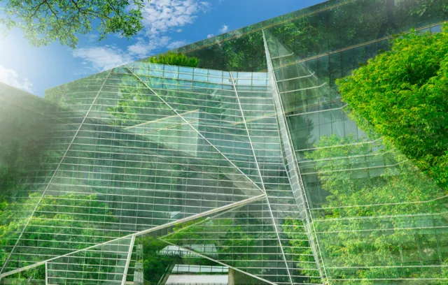 foto de un edificio verde y sostenible