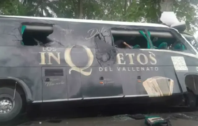 foto del bus accidentado de los inquietos del vallenato