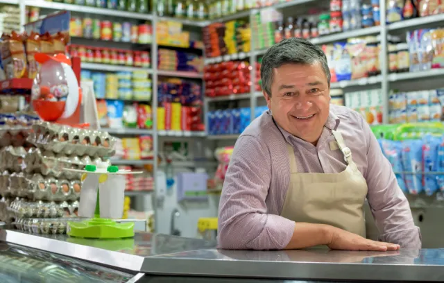 foto vendedor en una tienda