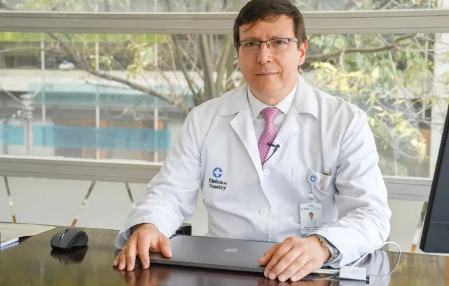 Foto de doctor Juan Carlos Velásquez