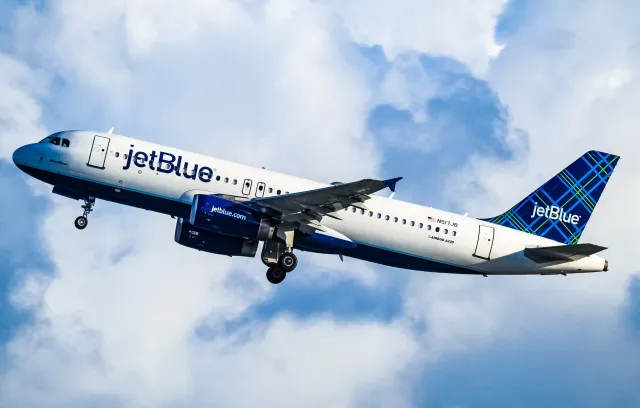 JetBlue se va de Bogotá