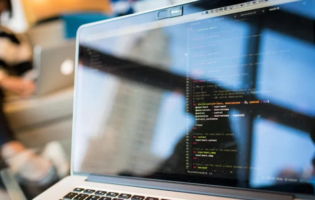 Una pantalla de una laptop con datos 