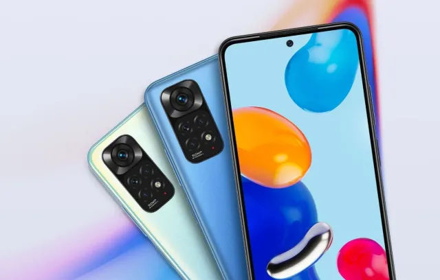 Foto de tres celulares con colores