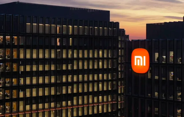 edificio con el logo de xiaomi